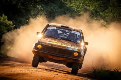 Jediná dámská posádka v cíli East African Safari Classic